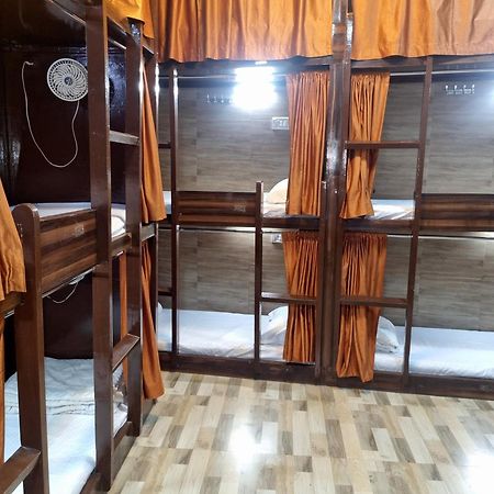 Unibed Dormitory Mumbai Exterior photo