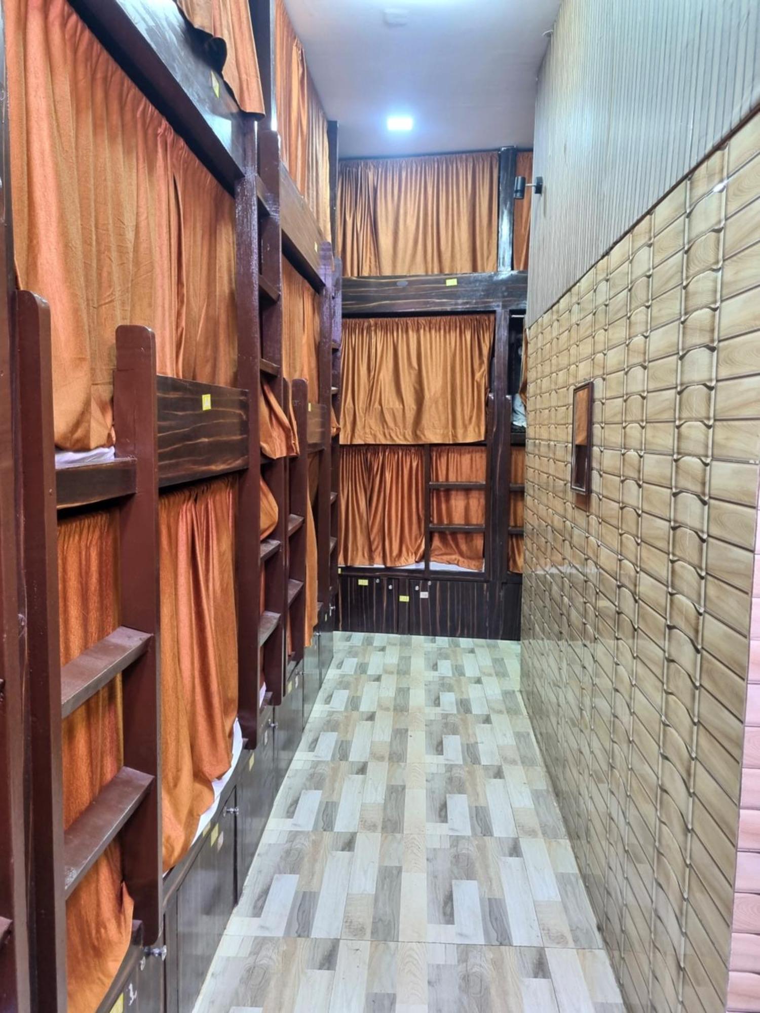 Unibed Dormitory Mumbai Exterior photo