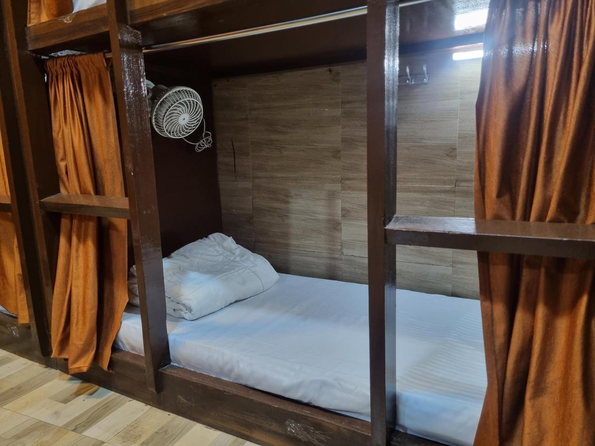 Unibed Dormitory Mumbai Exterior photo